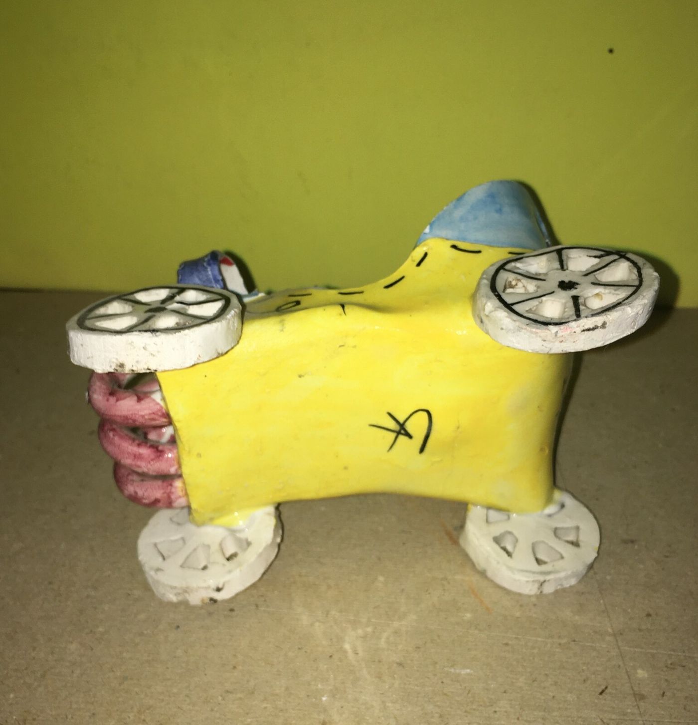 Soprammobile In Ceramica Policroma A Forma Di Automobile d'Epoca, Siglata CA
