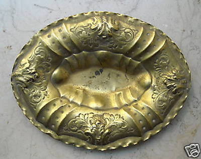 Vassoio Decorativo In Ottone Sbalzato, Centrotavola Degli Anni '30
