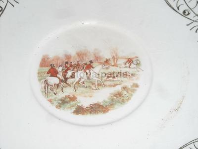 Piatto Decorativo Bavaria Con Scena Di Caccia Alla Volpe, Cacciatori A Cavallo E Stemma Araldico