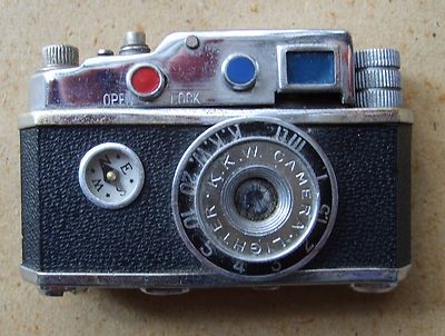 Accendino d'Epoca A Forma Di Macchina Fotografica K.K.W., Occupied Japan