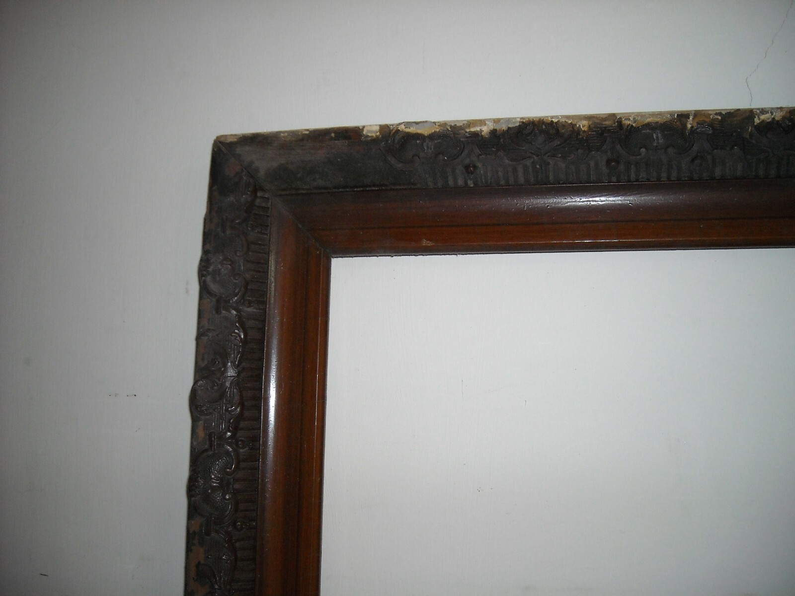 Antica Cornice Liberty In Legno Con Decorazione A Pastiglia