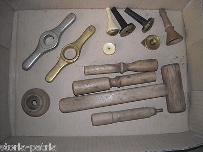 Vecchi Utensili Per Cacciatori E Oggetti Da Collezione