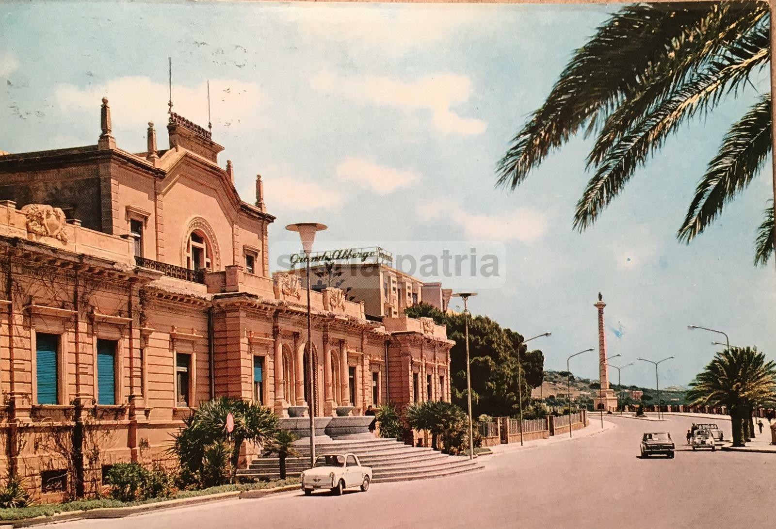 Sicilia, Agrigento, Sciacca: Veduta A Colori Con Auto d'Epoca E Grande Albergo Delle Terme