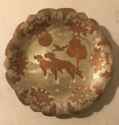 Vassoio Decorativo In Metallo Inciso Con Scena Di Caccia