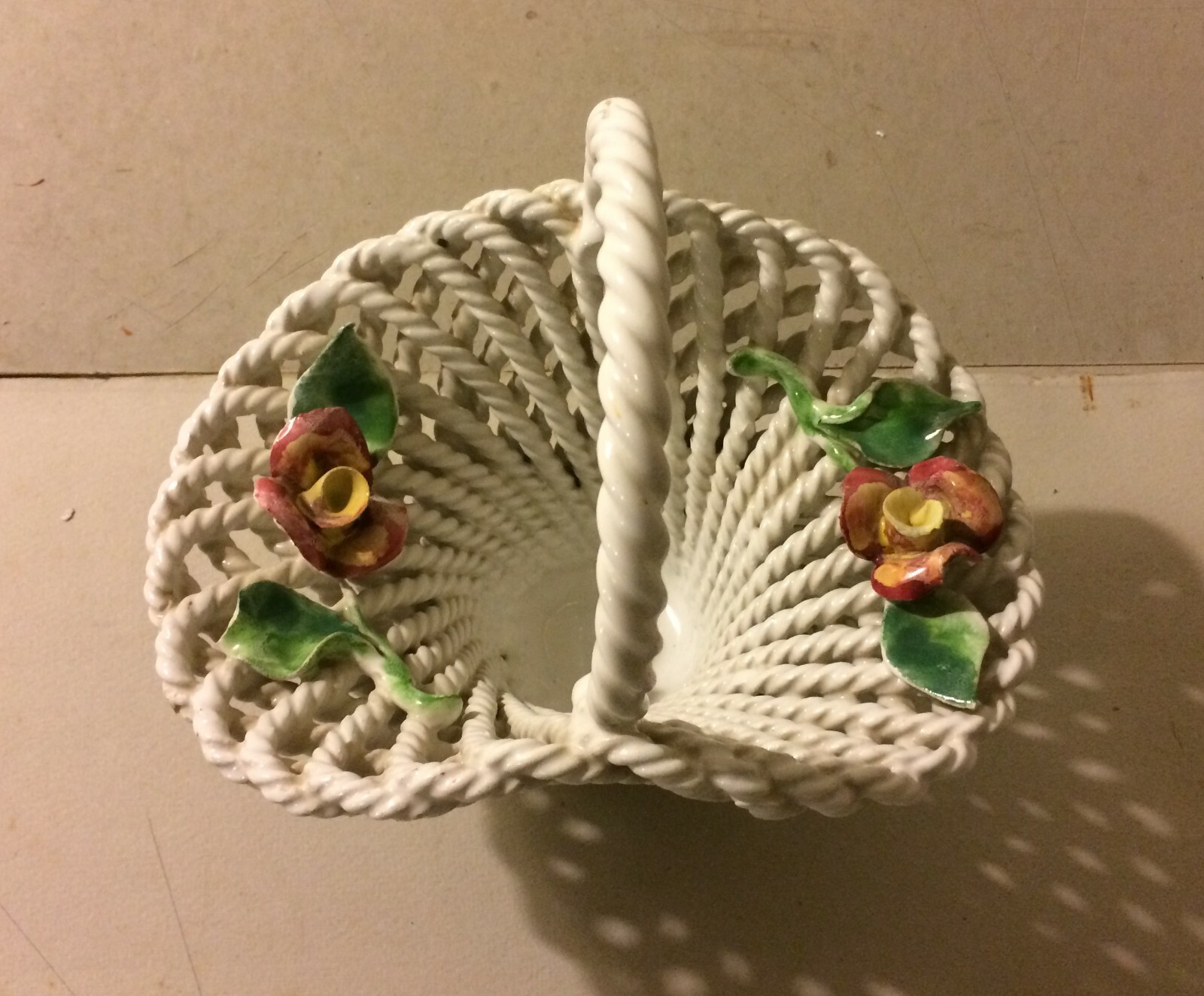 Decorativo Artistico Soprammobile, Cestino Intrecciato, Decori Floreali, Ceramica