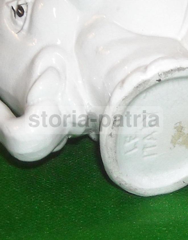 Scultura In Ceramica A Forma Di Elefante Con Decori Floreali