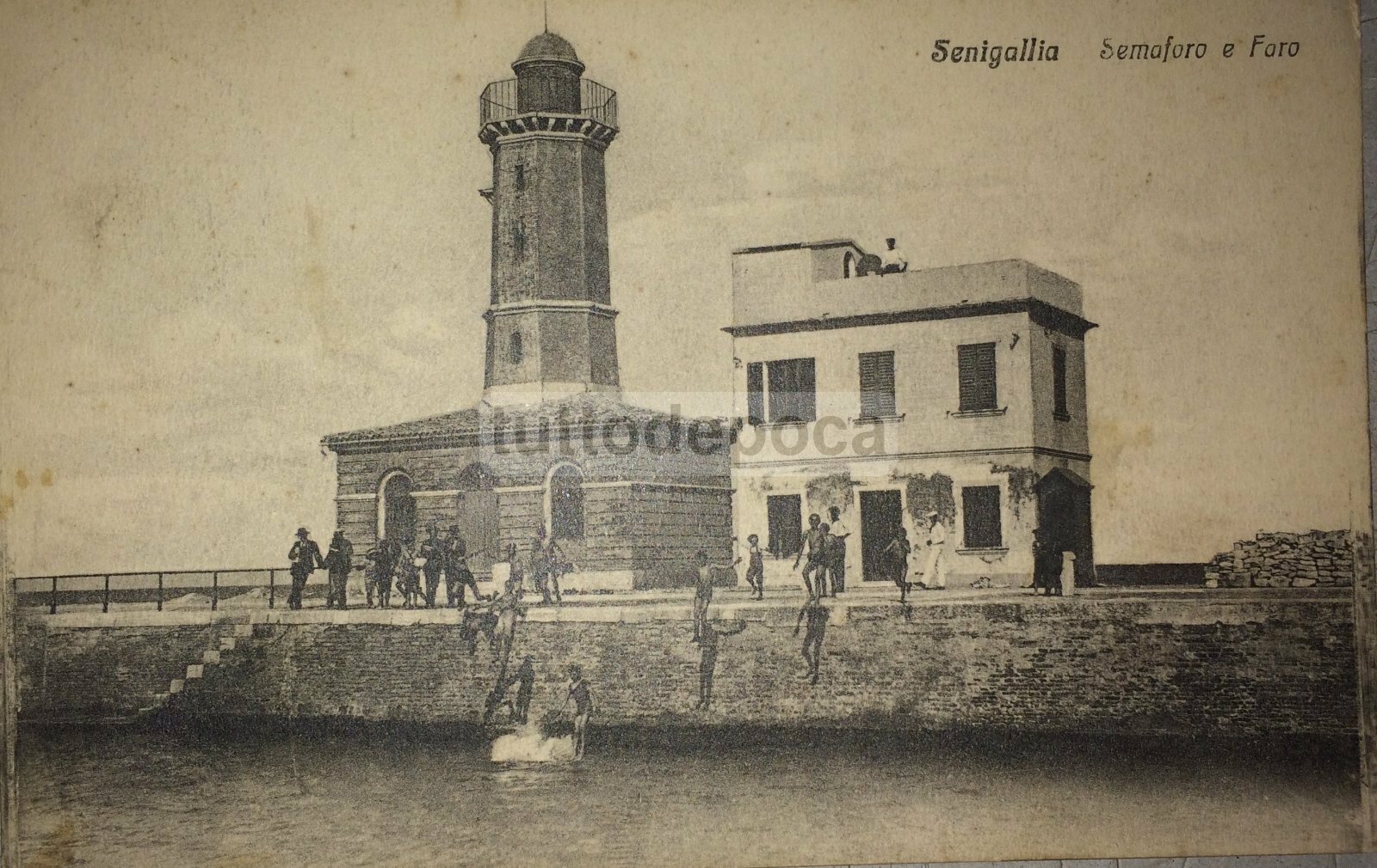 Marche, Senigallia: Animata Veduta Del Porto Con Faro E Tuffi In Mare. Cartolina, 1928