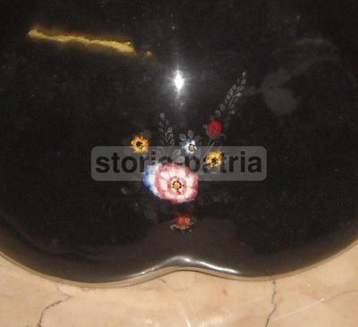 Umbria, Deruta: Ceramica Decorativa Con Decoro Floreale E Laminature Argentate