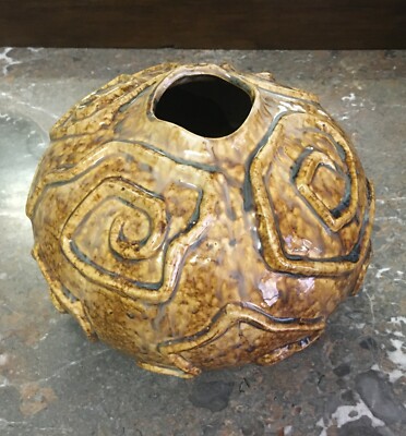 Arte Design, Artistico Vaso In Ceramica Con Inusuale Decorazione In Rilievo