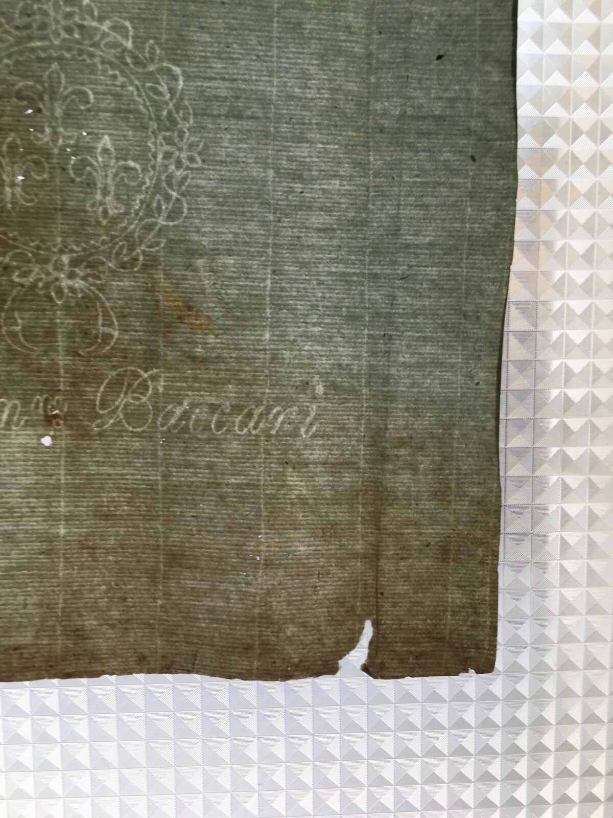 Collezionismo Cartaceo: Antica Carta Filigranata Con Gigli E Scritta Baccari