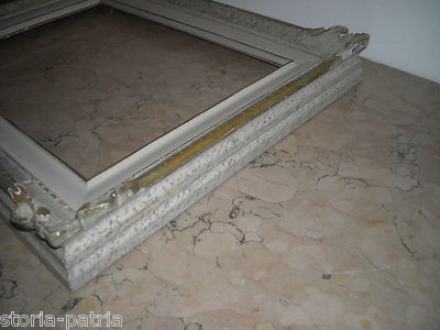 Cornice d'Epoca Con Margini Sagomati E Laccatura Maculata