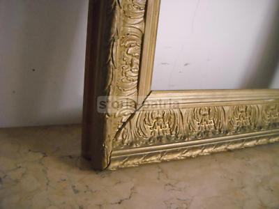Antica Cornice In Pastiglia Dorata Con Motivi Vegetali