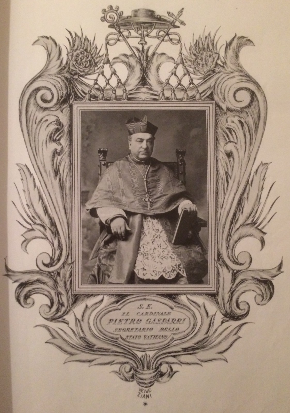 Cardinal Pietro Gasparri: Ritratto d'Epoca Con Fregi Araldici E Illustrazioni Di Veneziani, 1930 Circa