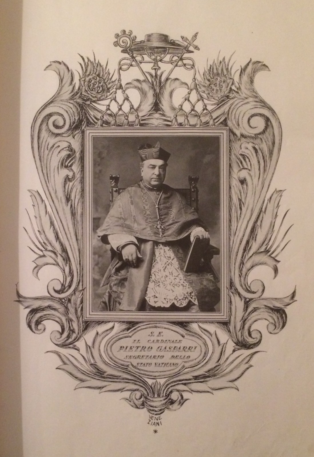 Cardinal Pietro Gasparri: Ritratto d'Epoca Con Fregi Araldici E Illustrazioni Di Veneziani, 1930 Circa