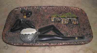 Africa: Scena Folklorica Locale Con Giovane Donna, Tamburo E Capanne