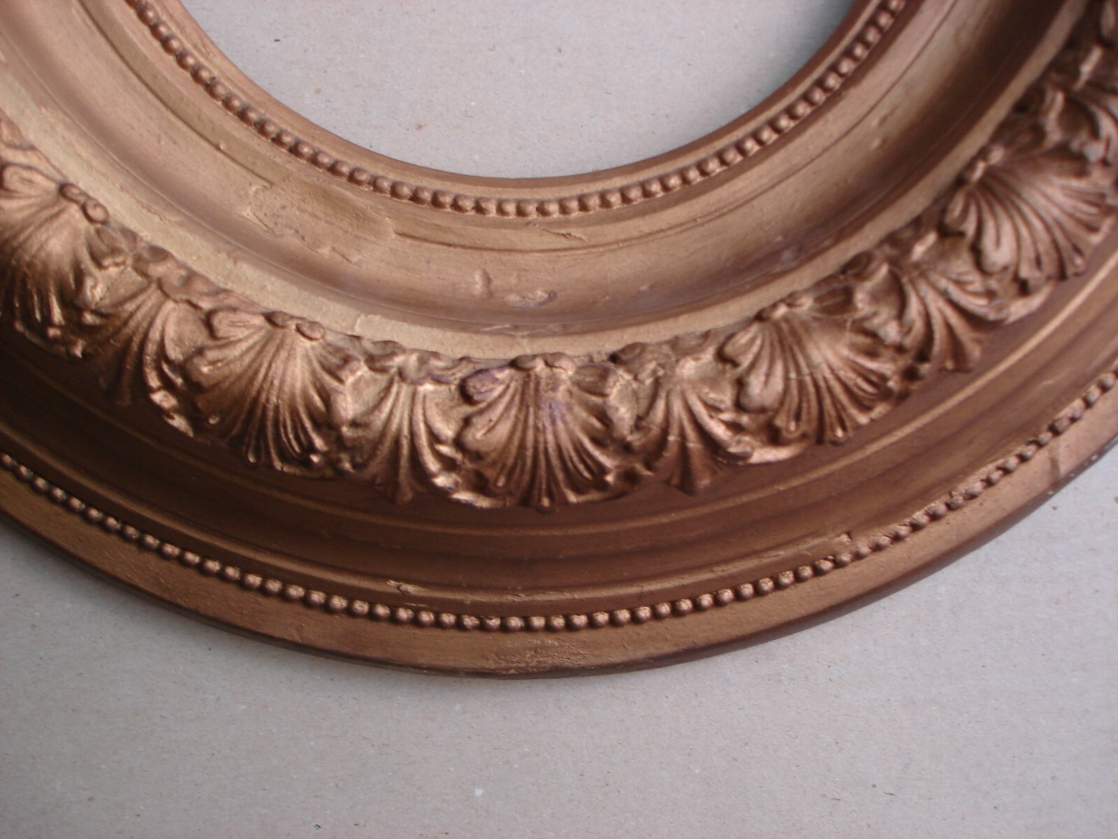 Cornice Ovale Decorativa Con Cimasa Dorata Per Dipinti E Specchi