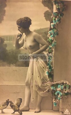 Arte Fotografica: Nudo Femminile Con Colombe, Antica Fotografia Colorata A Mano