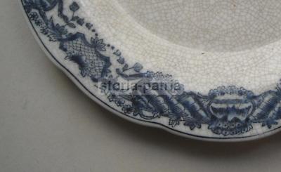 Arte Araldica: Stemma Gentilizio Su Piatto Decorativo In Ceramica