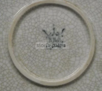 Arte Araldica: Stemma Gentilizio su Piatto Decorativo in Ceramica