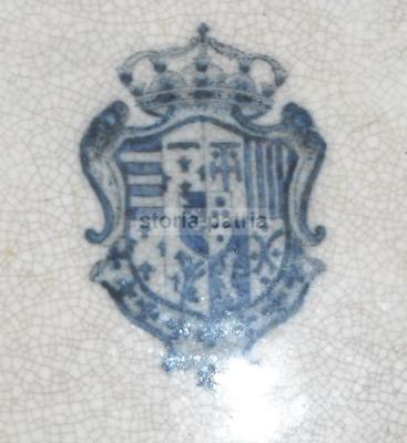 Arte Araldica: Stemma Gentilizio Su Piatto Decorativo In Ceramica