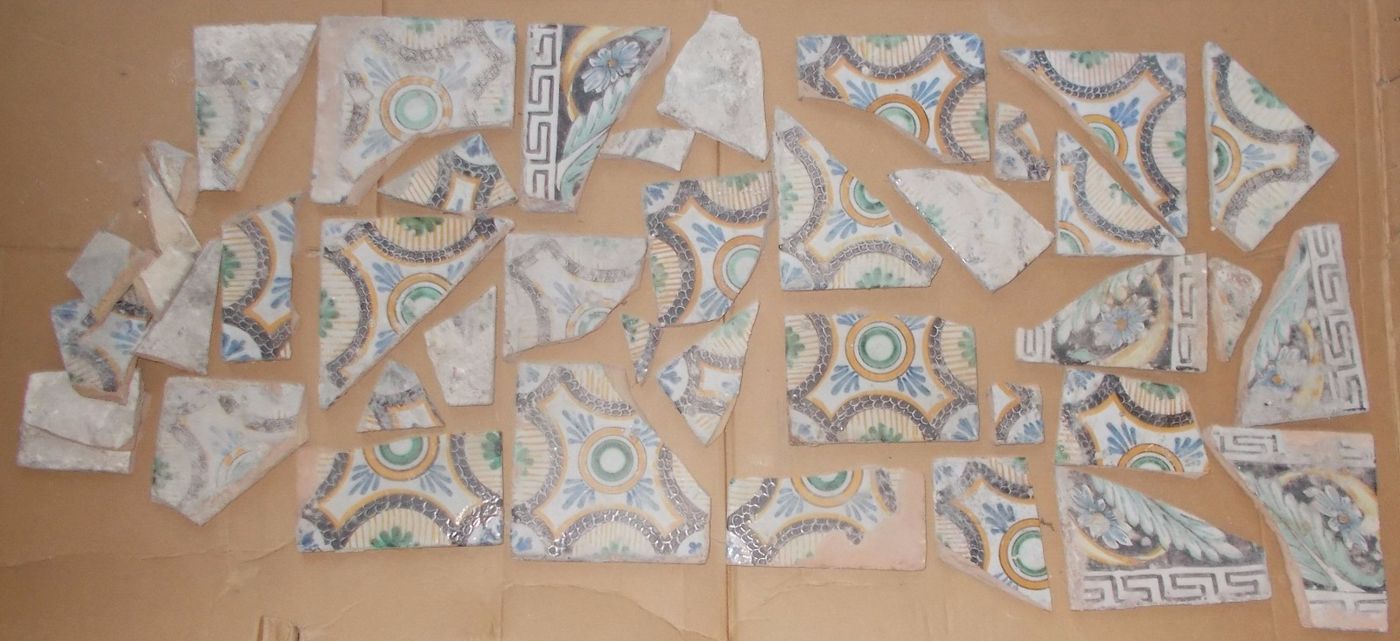 Arte, Artigianato, Ceramiche, Maioliche, Riggiole: Insieme Di Antichi Frammenti Utili