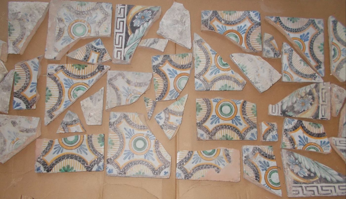 Arte, Artigianato, Ceramiche, Maioliche, Riggiole: Insieme Di Antichi Frammenti Utili