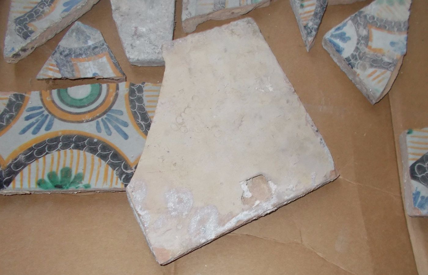 Arte, Artigianato, Ceramiche, Maioliche, Riggiole: Insieme Di Antichi Frammenti Utili