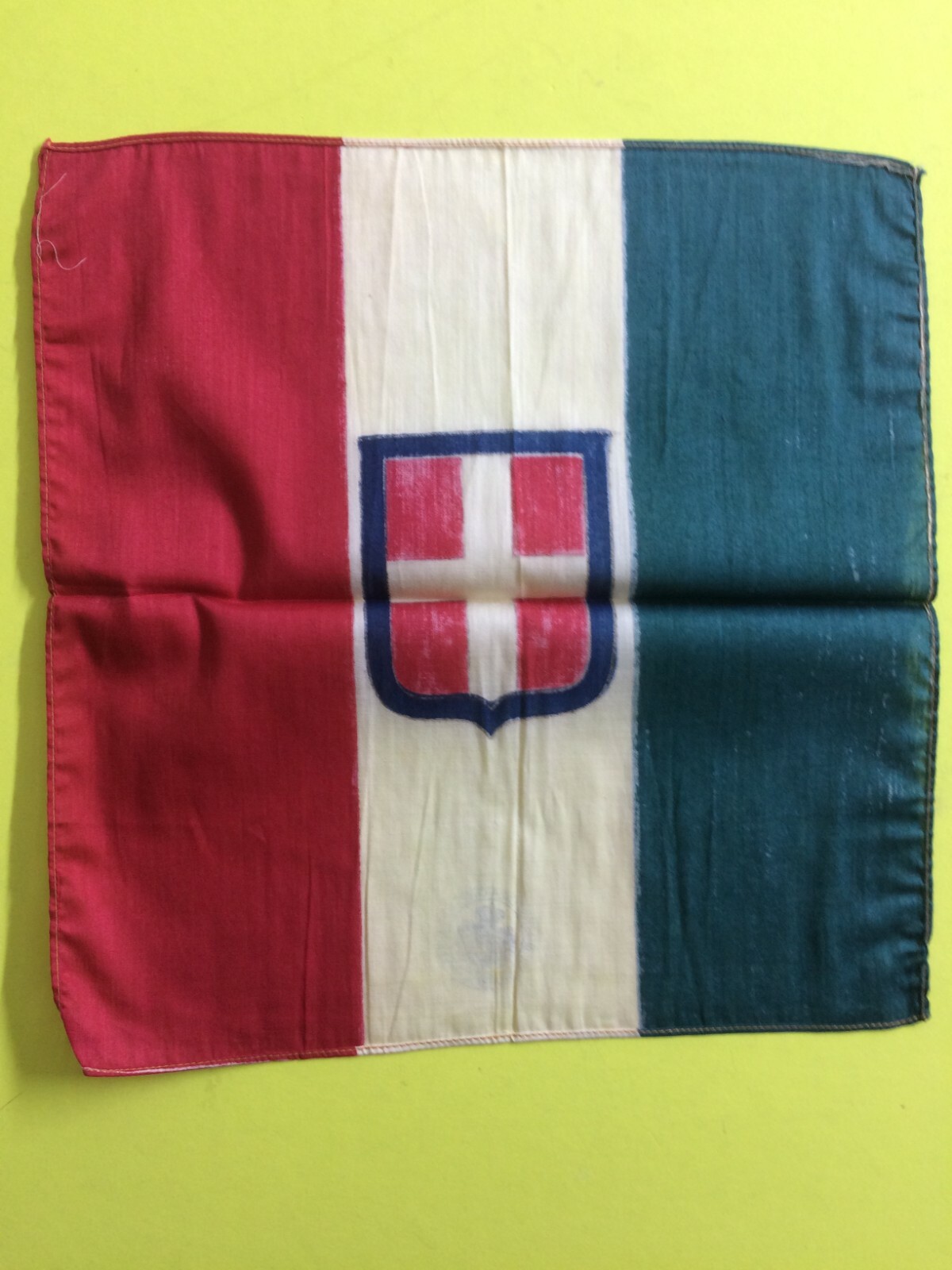 Militaria, Araldica, Bandiera Tricolore Con Stemma Sabaudo, Puglia