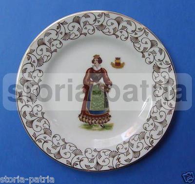Folklore: Costumi Popolari, Campania. Piatto Decorativo Da Collezione