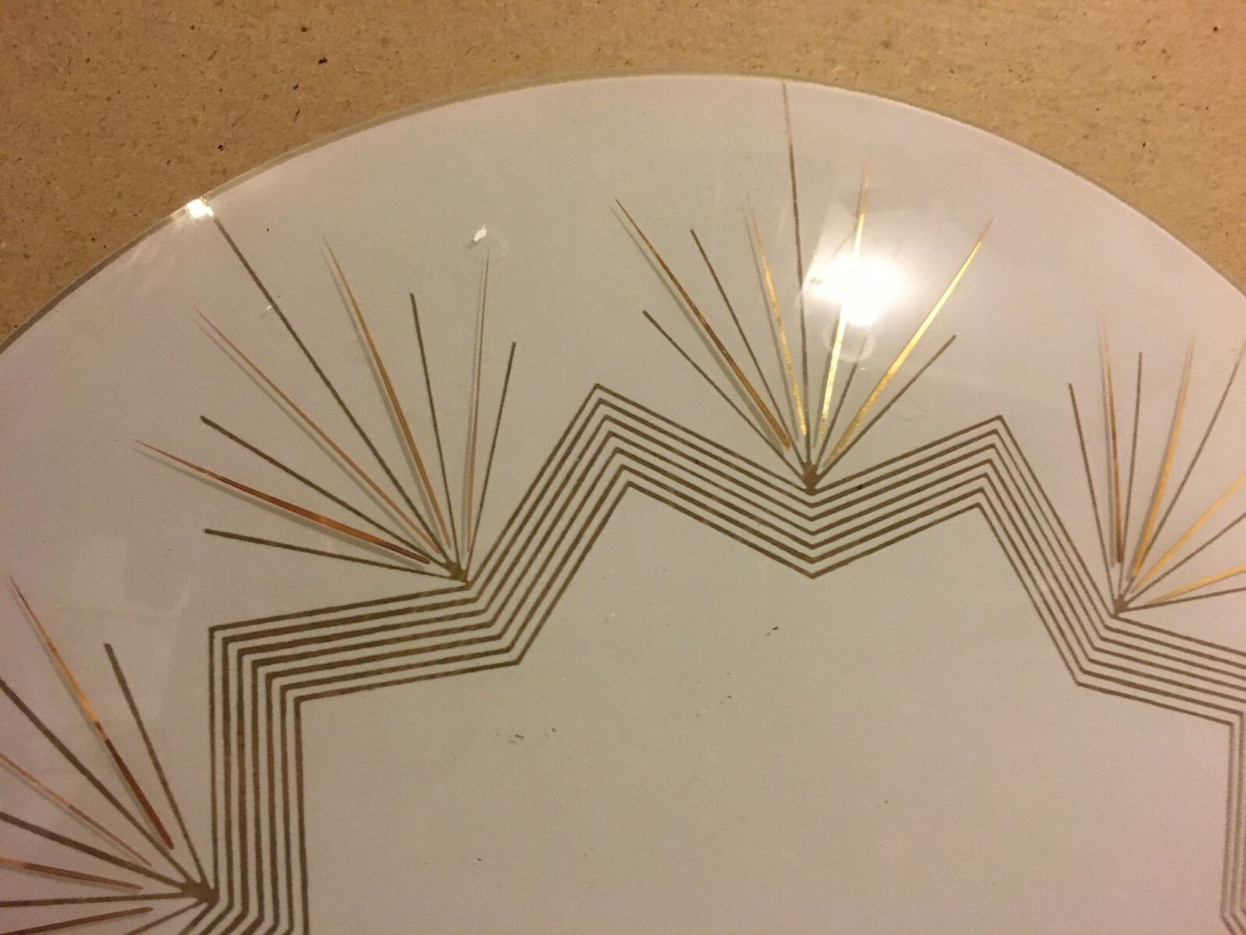 Modernariato E Design: Coppa Per Lampada In Vetro Satinato E Dorato d'Epoca, 41 Cm