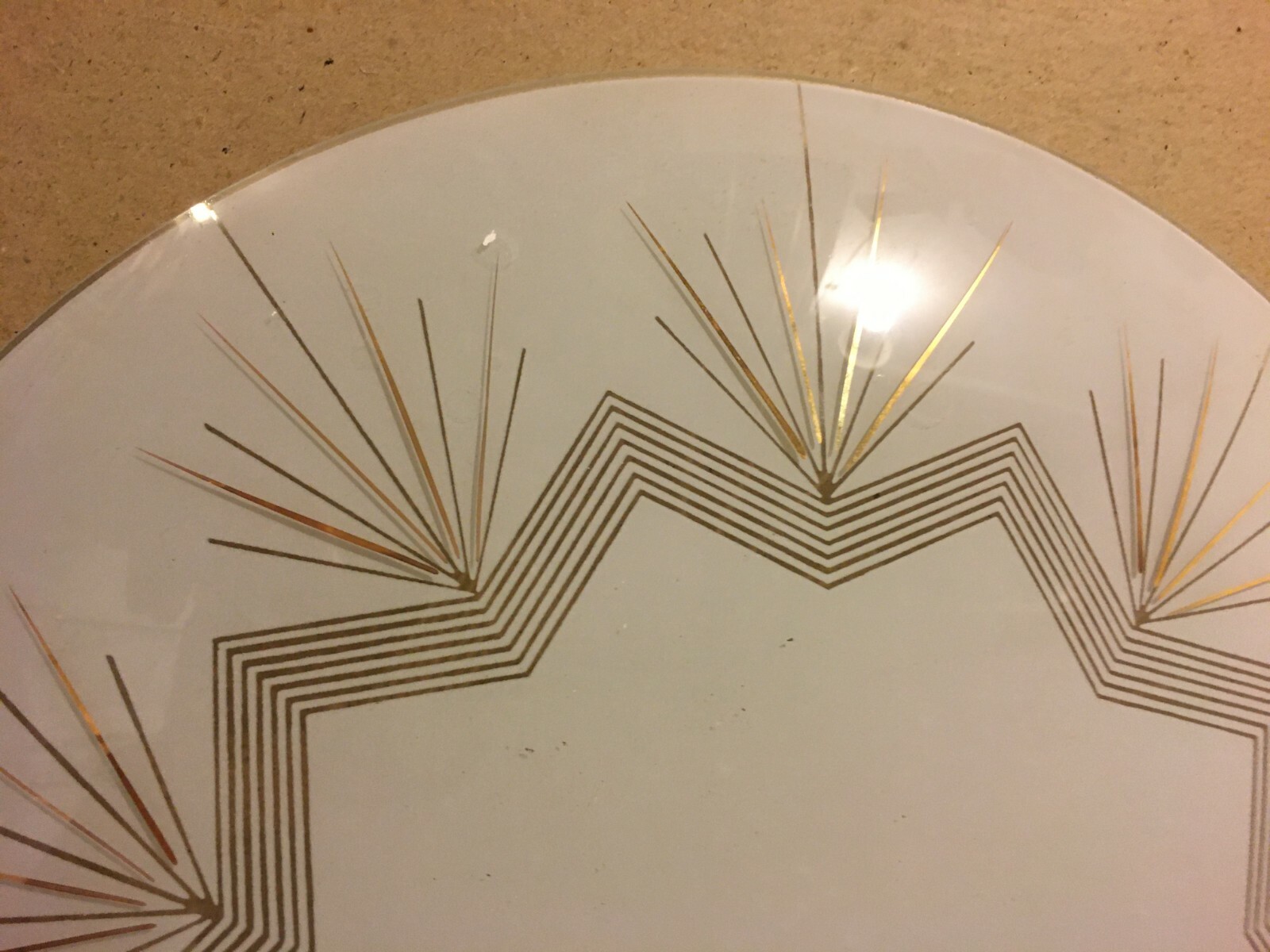 Modernariato E Design: Coppa Per Lampada In Vetro Satinato E Dorato d'Epoca, 41 Cm