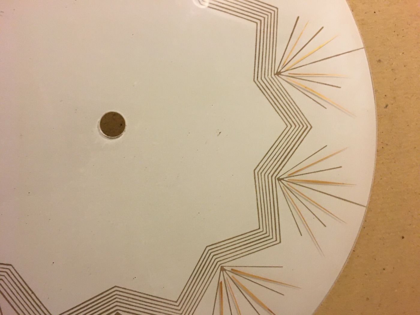 Modernariato E Design: Coppa Per Lampada In Vetro Satinato E Dorato d'Epoca, 41 Cm