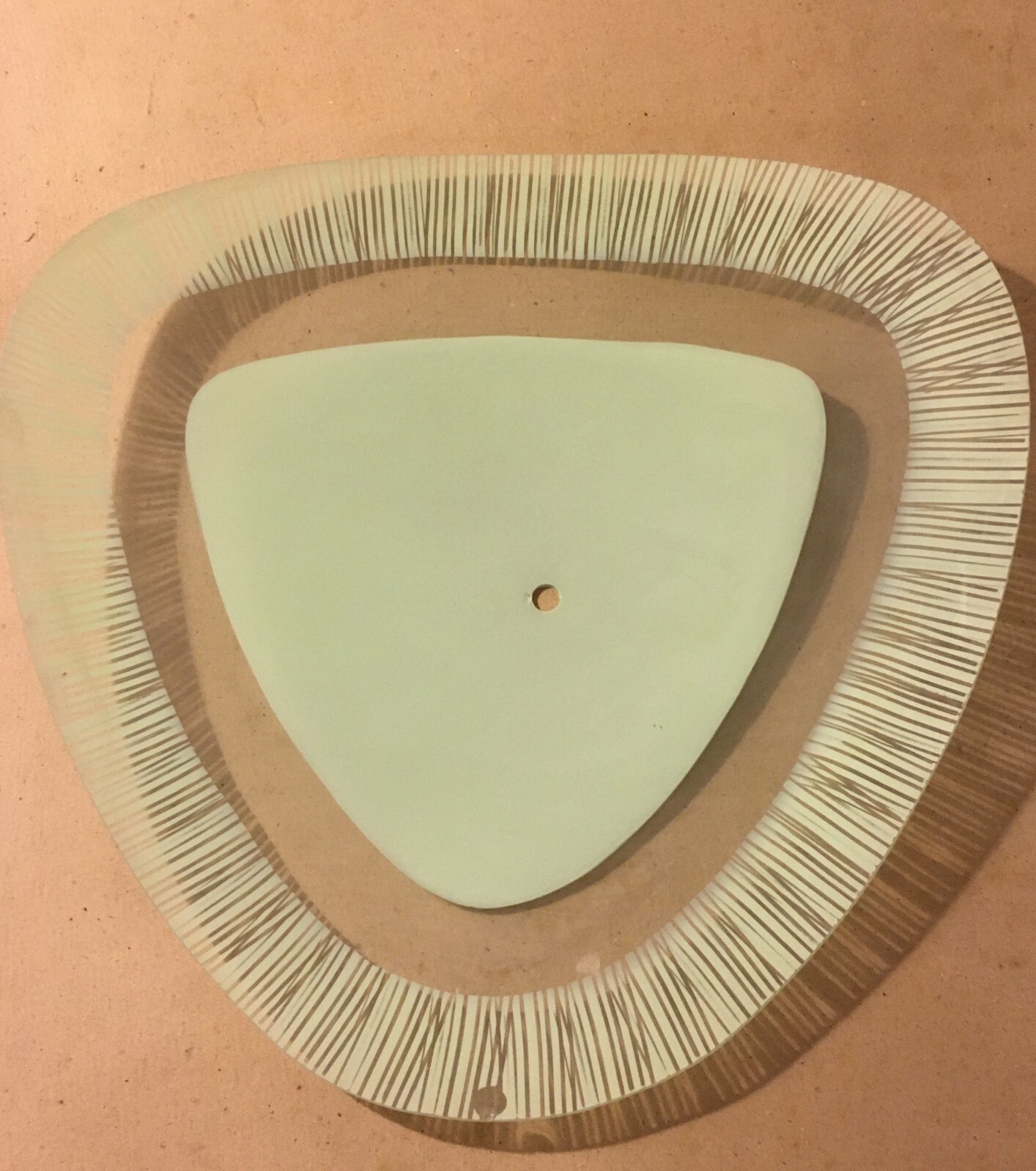 Modernariato Design   Coppa Per Lampada In Vetro Satinato Triangolare d'Epoca