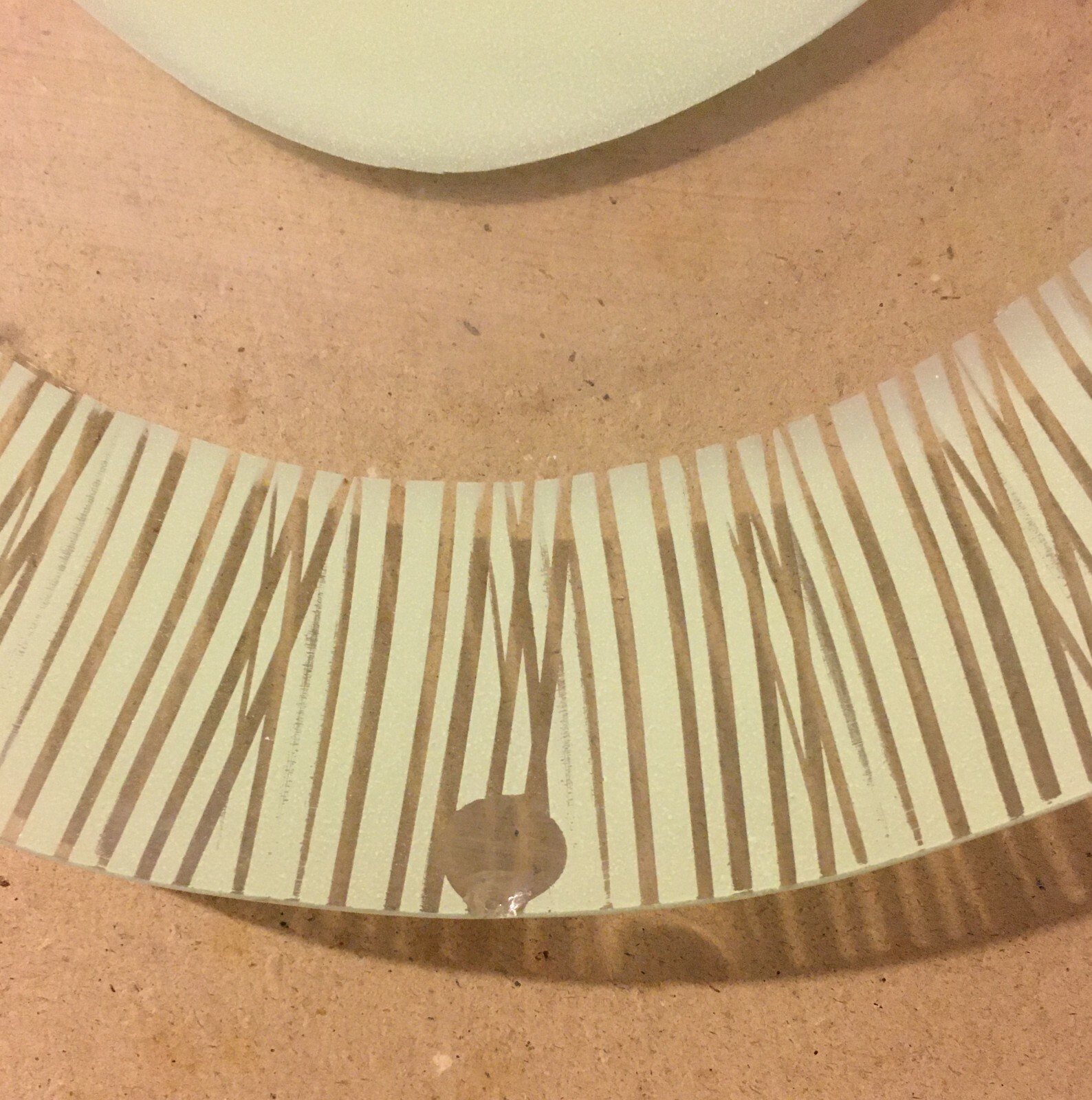 Modernariato Design   Coppa Per Lampada In Vetro Satinato Triangolare d'Epoca