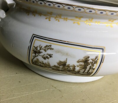 Decorativo Soprammobile: Zuppiera In Porcellana Con Paesaggi E Dorature
