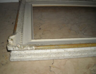 Cornice d'Epoca Laccata E Dorata Con Angoli Sagomati