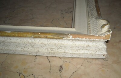 Cornice d'Epoca Laccata E Dorata Con Angoli Sagomati