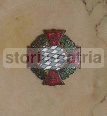 Spilla Antica Da Collezione Con Stemma Araldico E Croce Rossa