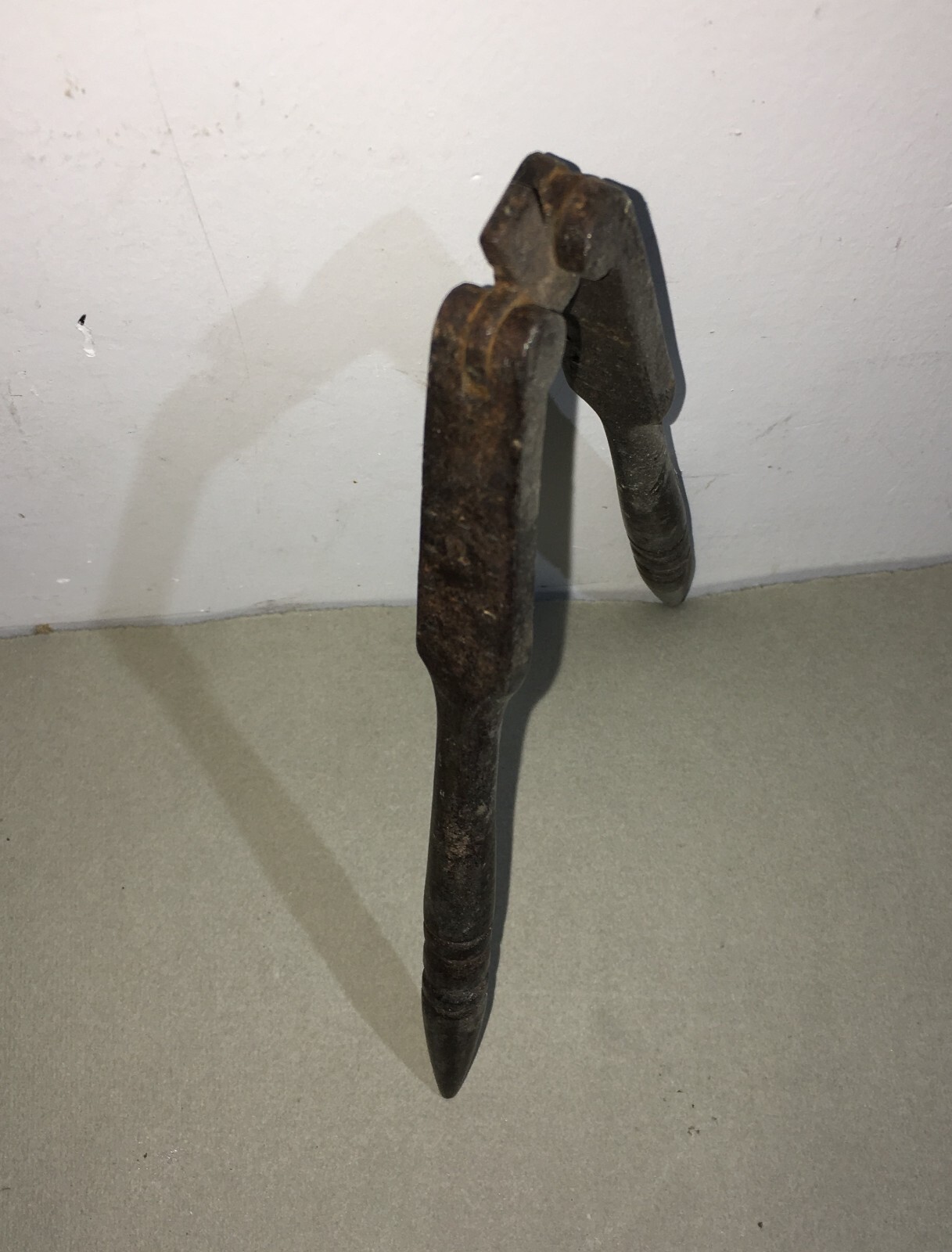 Antico Schiaccianoci In Ferro Battuto Della Seconda Metà Dell'800