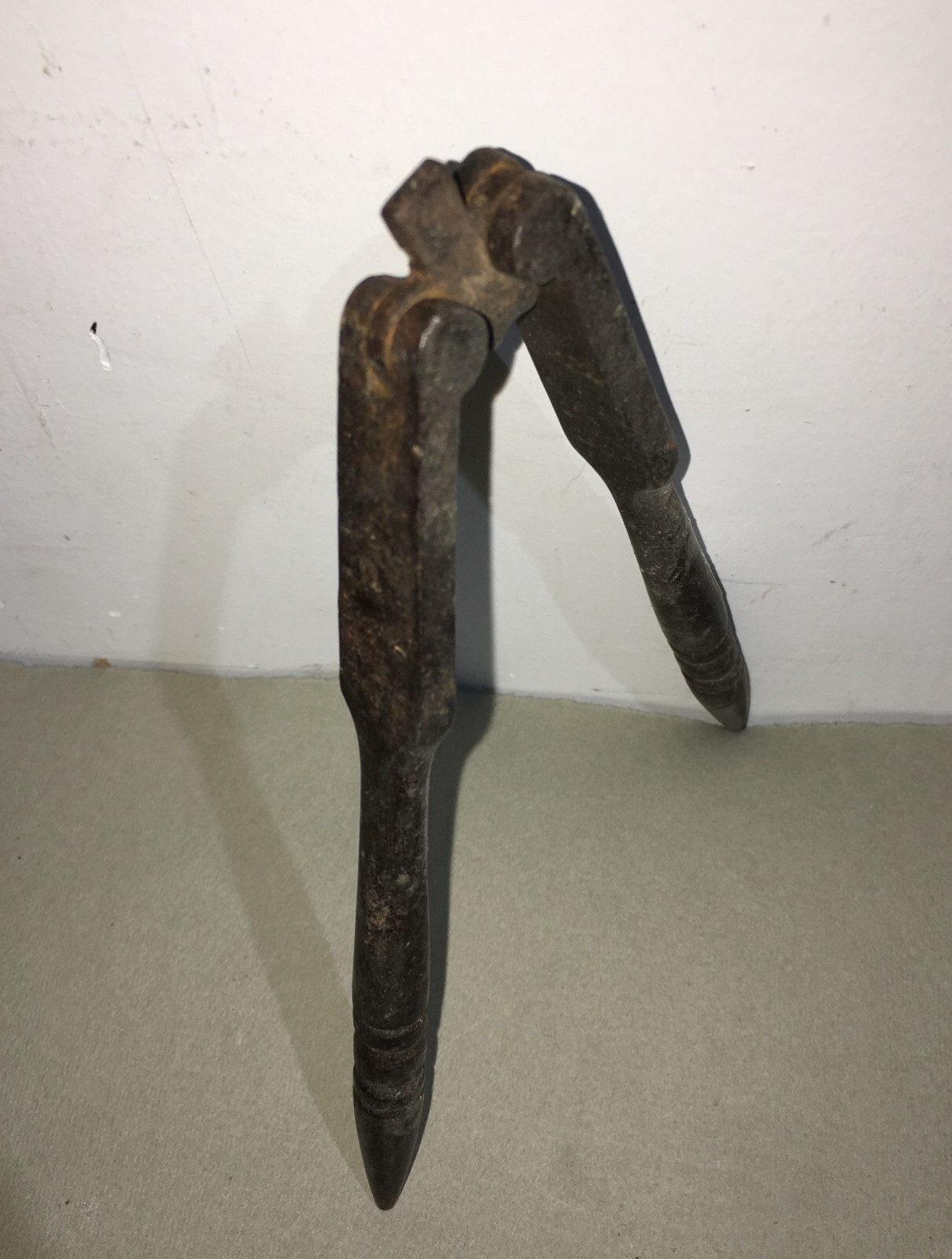 Antico Schiaccianoci In Ferro Battuto Della Seconda Metà Dell'800