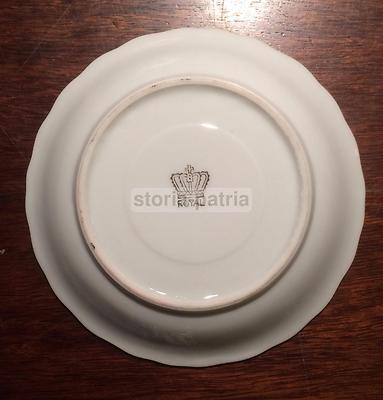 Piattino In Porcellana Con Decorazione Floreale E Marchio Royal