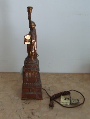 Emigrazione In America: New York, Brooklyn, Statua Della Libertà E Orologio d'Epoca