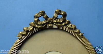 Cornice Ovale Dorata Con Cimasa A Nastro