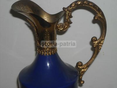 Stock Liquori: Bottiglia Da Collezione, Anfora In Ceramica Con Fregi Dorati Artistici