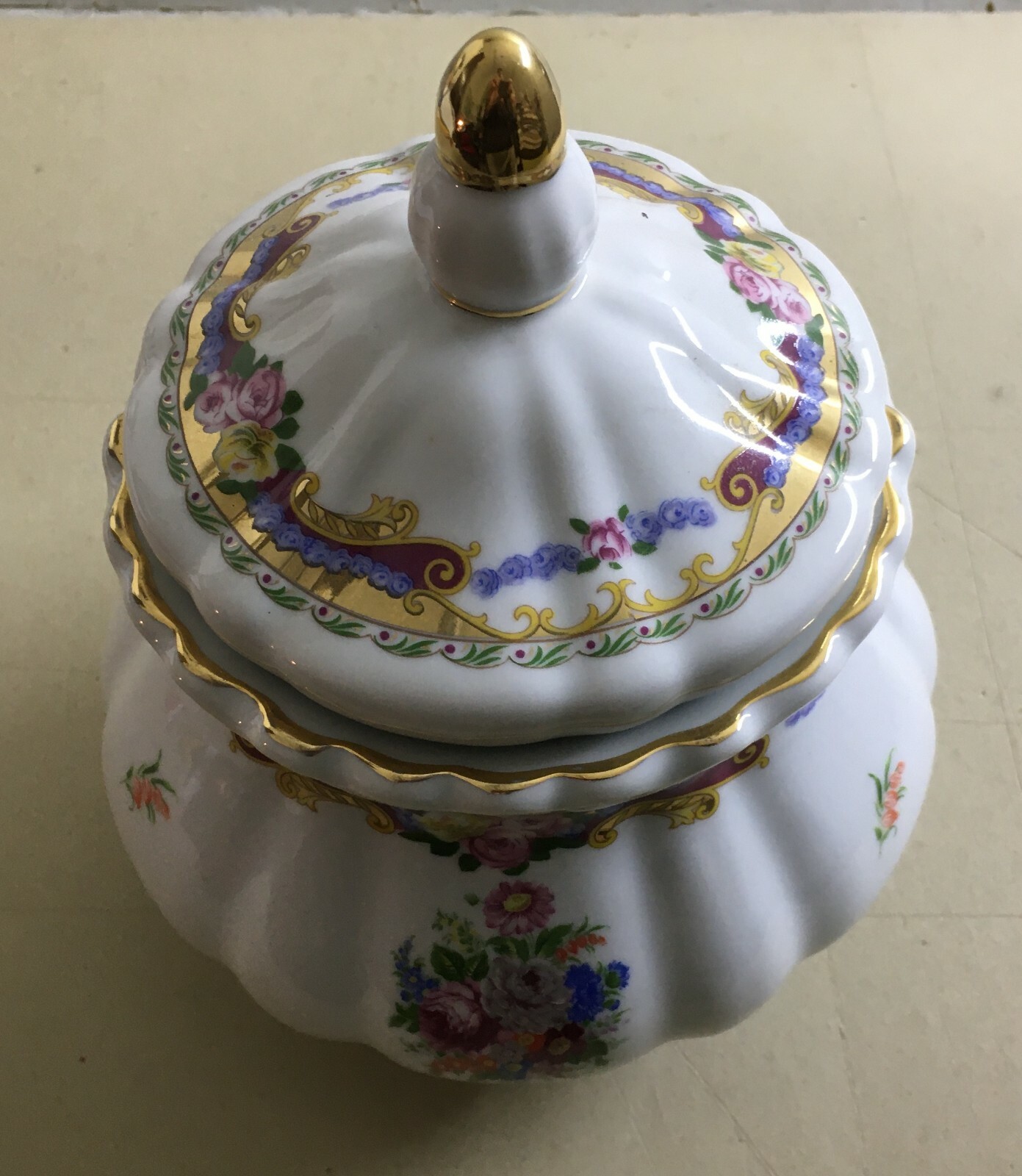 Vaso In Porcellana Limoges Con Decori Floreali