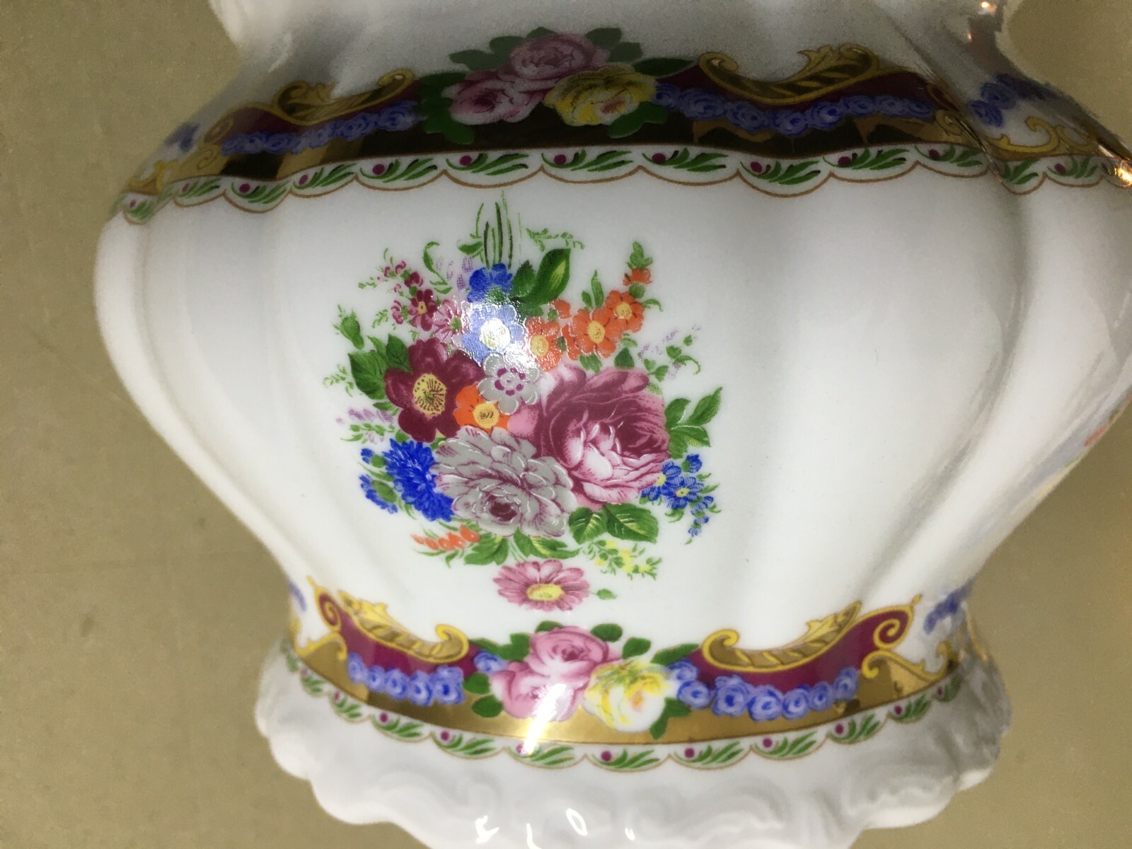 Vaso In Porcellana Limoges Con Decori Floreali