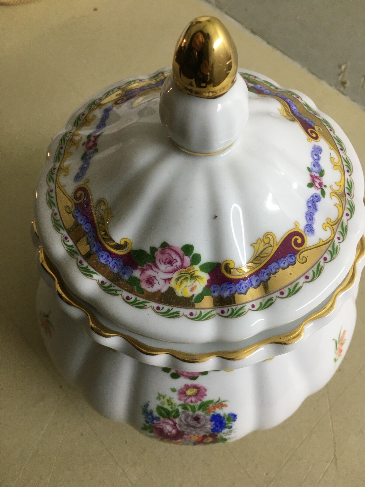Vaso In Porcellana Limoges Con Decori Floreali