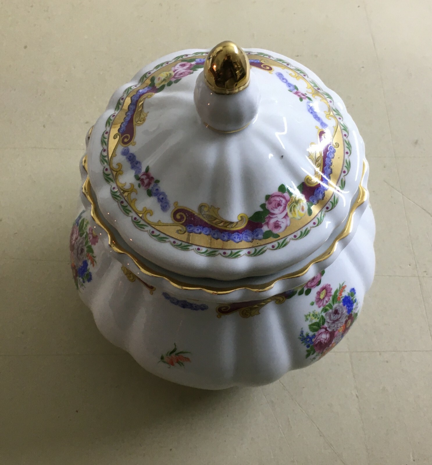 Vaso In Porcellana Limoges Con Decori Floreali