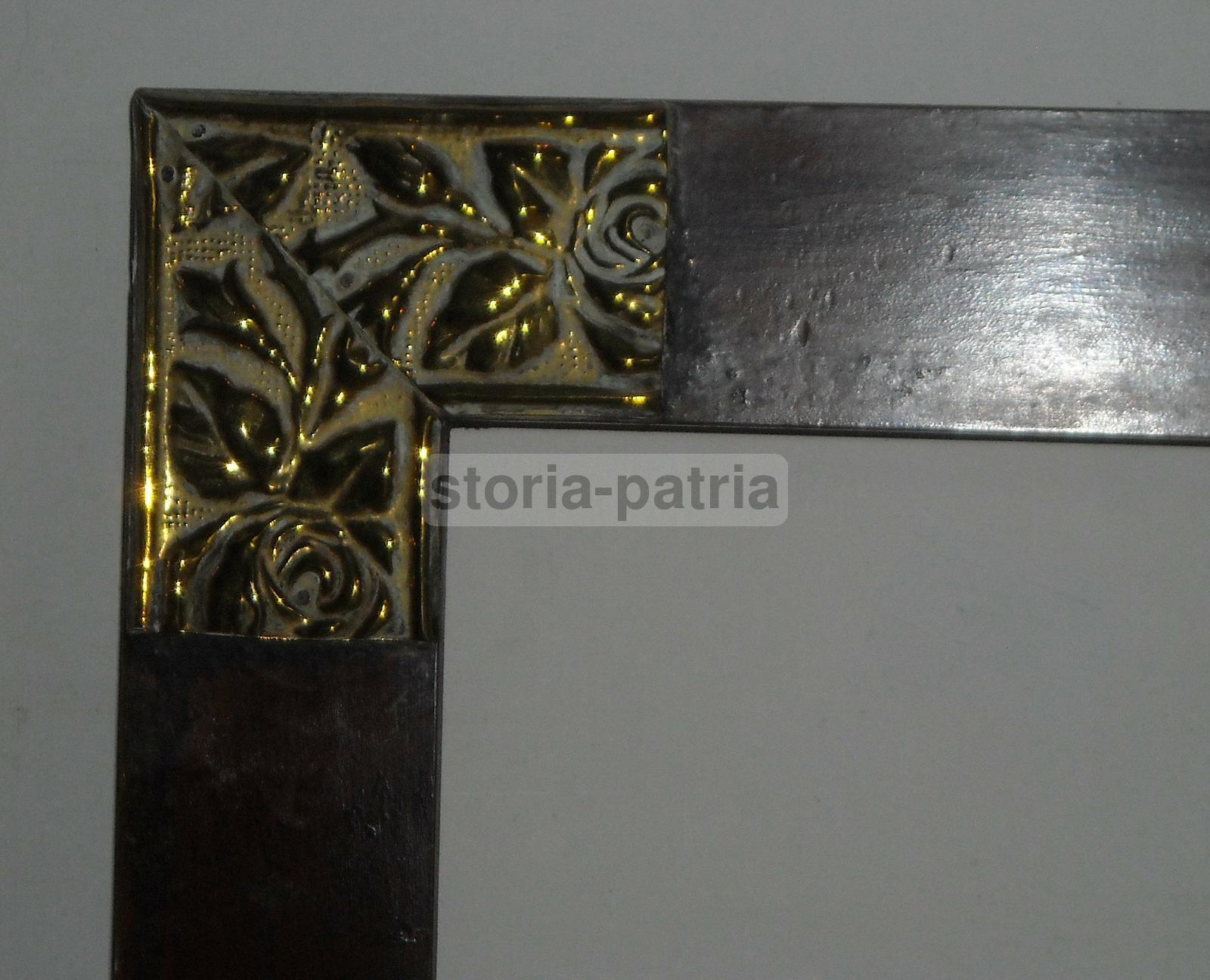 Antica Cornice Decorativa In Legno Con Applicazioni Floreali E Sbalzi Metallici
