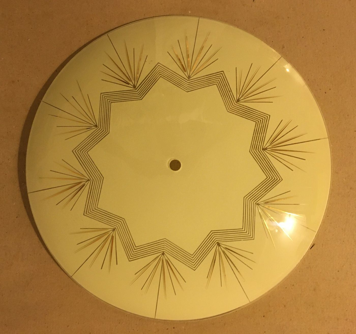Modernariato Design: Coppa Per Lampada In Vetro Satinato E Dorato Con Decoro Geometrico